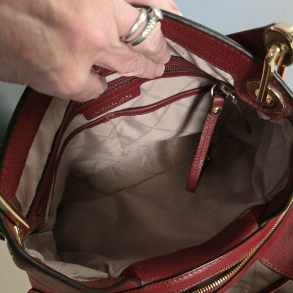 EUC Michael Kors Raven Large Pebbled Leather Rich Burgundy Shoulder Bag - Picture 7 of 13